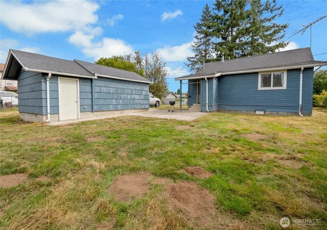 Photo 3 of Single family home for sale at 405 Tacoma Blvd, Algona, WA 98001 | MLS# NWM2589124 | Listing updated on 2026-10-01