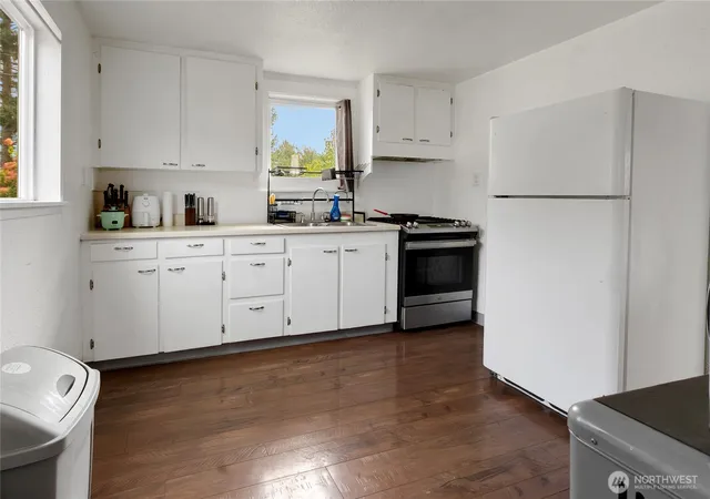 Photo 4 of Single family home for sale at 405 Tacoma Blvd, Algona, WA 98001 | MLS# NWM2589124 | Listing updated on 2026-10-01