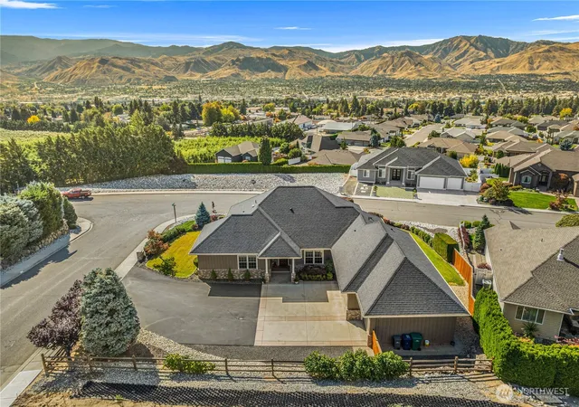 Photo 2 of Single family home for sale at 855 Briarwood Ter, East Wenatchee, WA 98802 | MLS# NWM2589134 | Listing updated on 2026-10-01