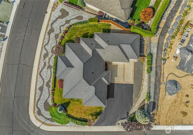 Photo 3 of Single family home for sale at 855 Briarwood Ter, East Wenatchee, WA 98802 | MLS# NWM2589134 | Listing updated on 2026-10-01