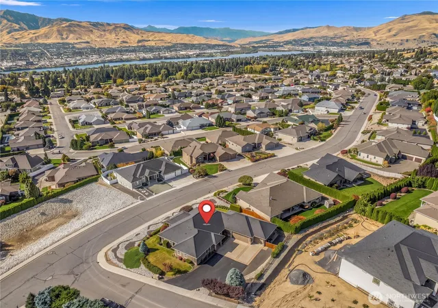 Photo 3 of Single family home for sale at 855 Briarwood Ter, East Wenatchee, WA 98802 | MLS# NWM2589134 | Listing updated on 2026-10-01