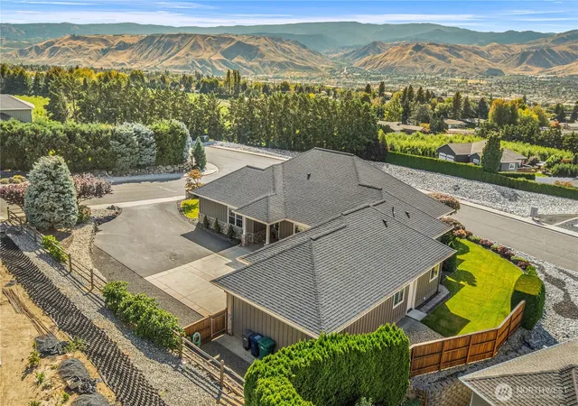 Photo 4 of Single family home for sale at 855 Briarwood Ter, East Wenatchee, WA 98802 | MLS# NWM2589134 | Listing updated on 2026-10-01