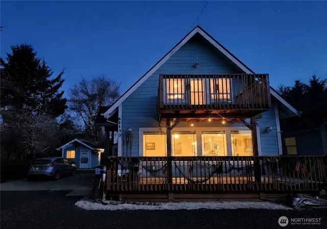 Photo 1 of Single family home for sale at 136 Pacific Blvd Nw, Ocean Shores, WA 98569 | MLS# NWM2589138 | Listing updated on 2026-10-01
