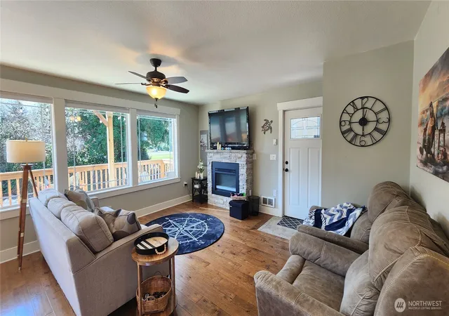 Photo 3 of Single family home for sale at 136 Pacific Blvd Nw, Ocean Shores, WA 98569 | MLS# NWM2589138 | Listing updated on 2026-10-01