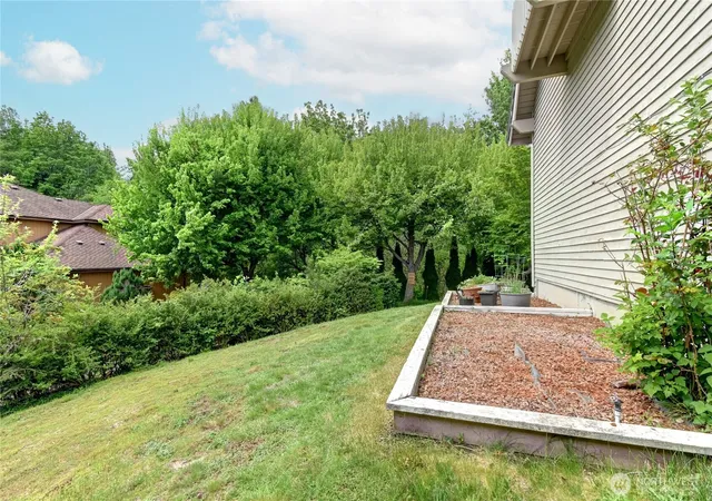 Photo 4 of Single family home for sale at 4914 Dover St, Everett, WA 98203 | MLS# NWM2589144 | Listing updated on 2026-10-02