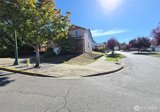 Photo 2 of Single family home for sale at 3905 Cooper Crst Dr Nw, Olympia, WA 98502 | MLS# NWM2589164 | Listing updated on 2026-10-02