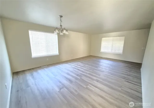 Photo 4 of Single family home for sale at 3905 Cooper Crst Dr NW, Olympia, WA 98502 | MLS# NWM2589164 | Listing updated on 2026-10-02