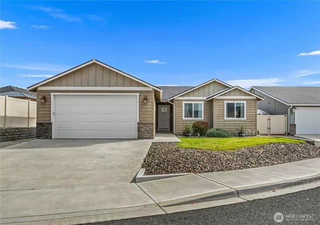 Photo 1 of Single family home for sale at 229 S Mystical Ave, East Wenatchee, WA 98802 | MLS# NWM2589165 | Listing updated on 2026-10-01
