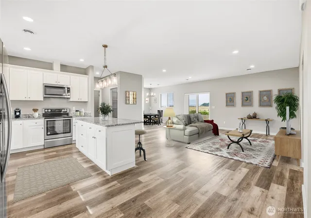 Photo 3 of Single family home for sale at 107 W Chinook Ave, Quincy, WA 98848 | MLS# NWM2589167 | Listing updated on 2026-10-01