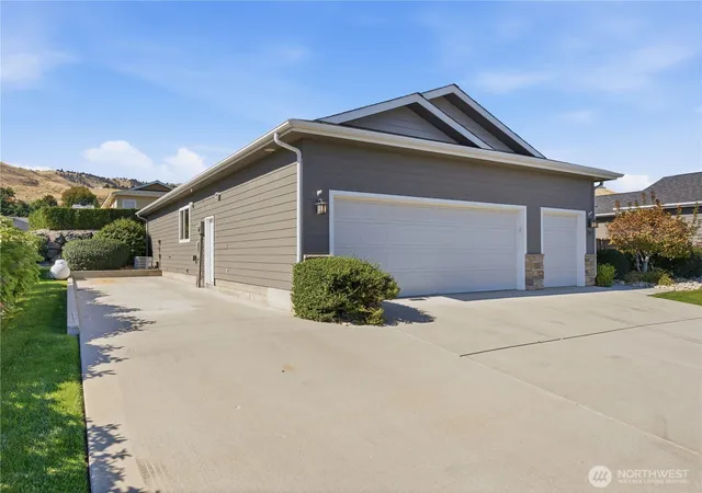 Photo 2 of Single family home for sale at 1845 Maple St #28, Wenatchee, WA 98801 | MLS# NWM2589171 | Listing updated on 2026-09-30