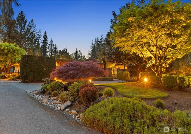 Photo 4 of Single family home for sale at 3215 78th Place NE, Medina, WA 98039 | MLS# NWM2589179 | Listing updated on 2026-10-02