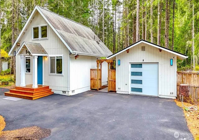 Photo 2 of Single family home for sale at 250 N Lakeview, Hoodsport, WA 98548 | MLS# NWM2589184 | Listing updated on 2026-10-02