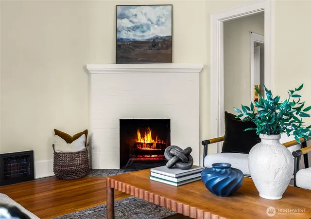 Photo 4 of Single family home for sale at 4814 36th Avenue NE, Seattle, WA 98105 | MLS# NWM2589195 | Listing updated on 2026-10-01