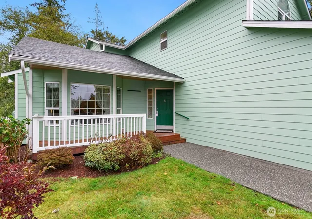 Photo 2 of Single family home for sale at 8613 14th Place Se, Lake Stevens, WA 98258 | MLS# NWM2589196 | Listing updated on 2026-10-02