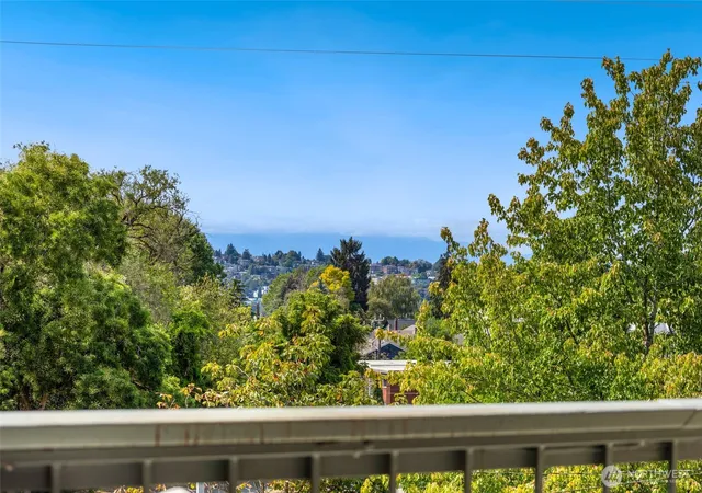 Photo 4 of Condo for sale at 732 11th Avenue E #305, Seattle, WA 98102 | MLS# NWM2589201 | Listing updated on 2026-10-01