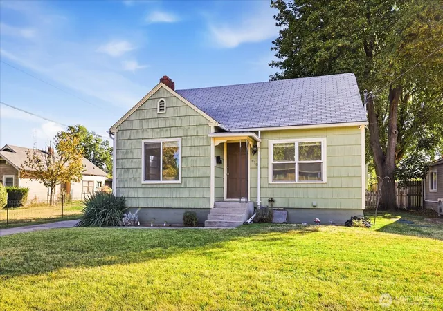Photo 2 of Single family home for sale at 410 N College Ave, College Place, WA 99324 | MLS# NWM2589202 | Listing updated on 2026-10-06