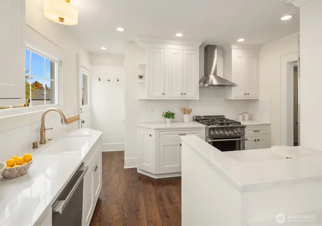 Photo 2 of Single family home for sale at 5224 37th Avenue NE, Seattle, WA 98105 | MLS# NWM2589208 | Listing updated on 2026-10-12