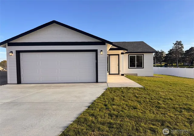 Single family home for sale at 602 Blair Ave NE, Royal City, WA 99357 | MLS# NWM2589225