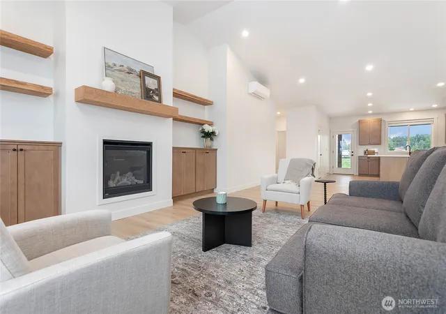 Photo 4 of Single family home for sale at 321 W 3rd Street, Everson, WA 98247 | MLS# NWM2589226 | Listing updated on 2026-10-23
