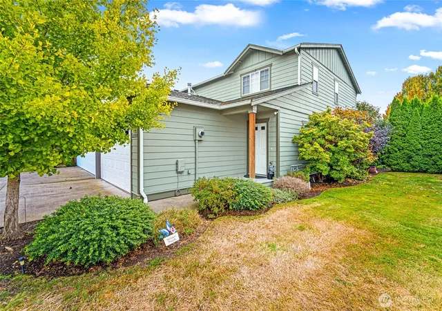 Condo for sale at 1223 Spruce Cir #B, Lynden, WA 98264 | MLS# NWM2589238