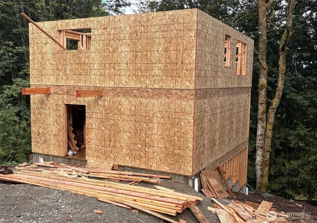 Photo 3 of Single family home for sale at 486 Peak Dr, Sedro Woolley, WA 98284 | MLS# NWM2589256 | Listing updated on 2026-10-21