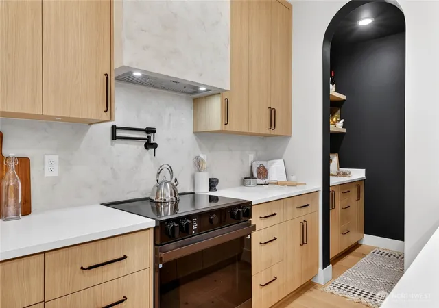 Photo 3 of Townhouse for sale at 4529 Corliss Ave N, Seattle, WA 98103 | MLS# NWM2589257 | Listing updated on 2026-10-01