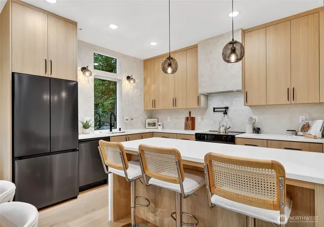 Photo 3 of Townhouse for sale at 4529 Corliss Ave N, Seattle, WA 98103 | MLS# NWM2589257 | Listing updated on 2026-10-01