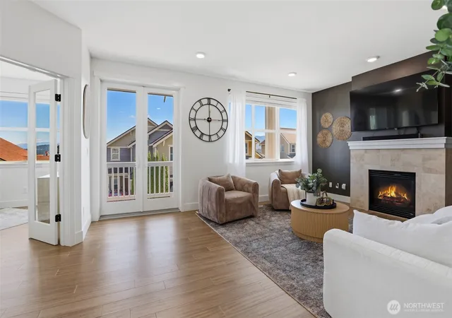 Photo 2 of Single family home for sale at 581 Mountain View Ln NW, Issaquah, WA 98027 | MLS# NWM2589260 | Listing updated on 2026-10-01