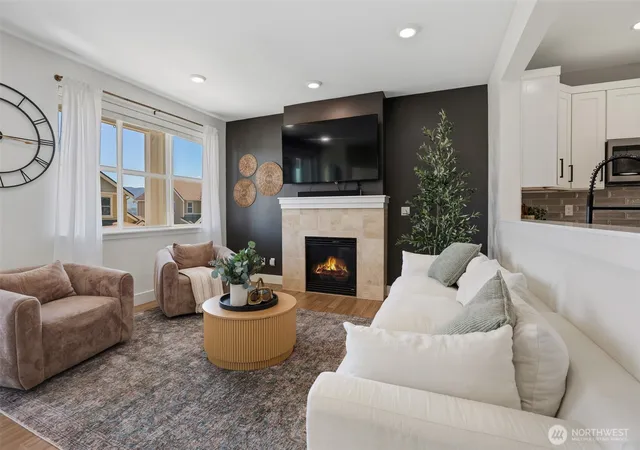 Photo 3 of Single family home for sale at 581 Mountain View Ln NW, Issaquah, WA 98027 | MLS# NWM2589260 | Listing updated on 2026-10-01