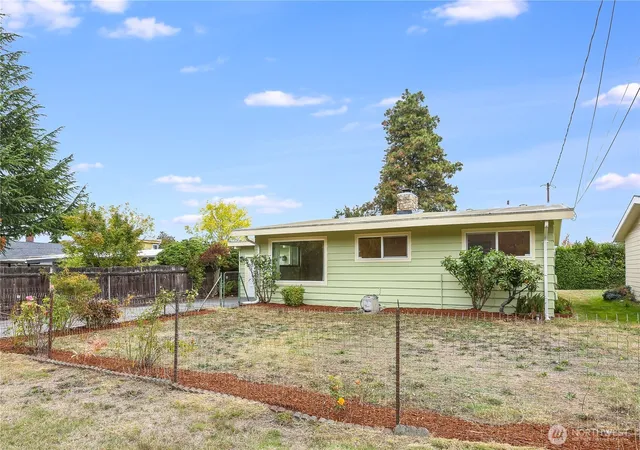 Photo 3 of Single family home for sale at 7320 33rd Avenue S, Seattle, WA 98118 | MLS# NWM2589261 | Listing updated on 2026-10-01