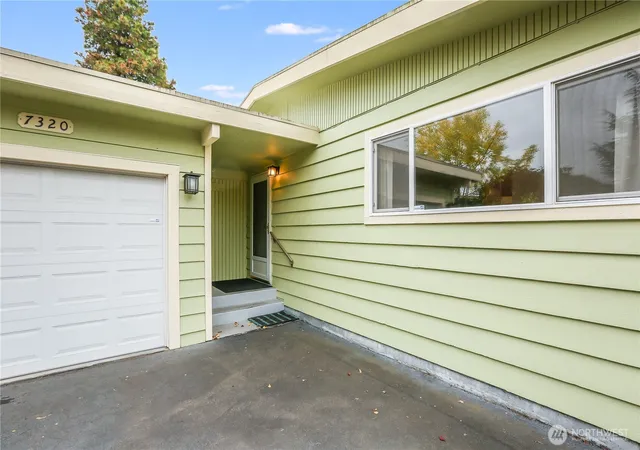 Photo 3 of Single family home for sale at 7320 33rd Avenue S, Seattle, WA 98118 | MLS# NWM2589261 | Listing updated on 2026-10-01