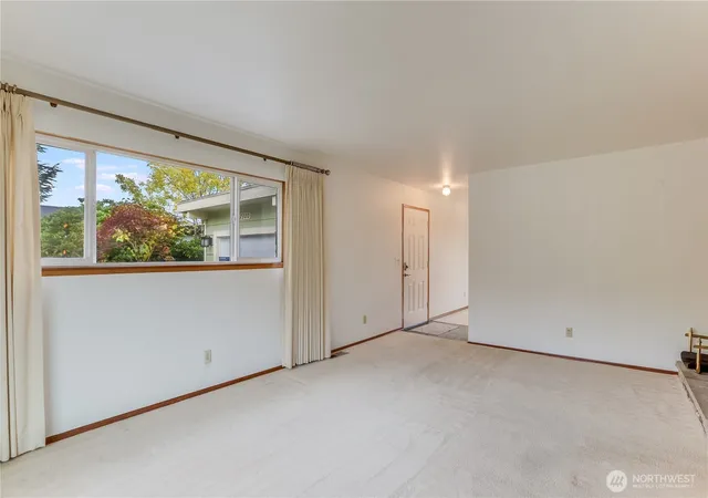 Photo 4 of Single family home for sale at 7320 33rd Avenue S, Seattle, WA 98118 | MLS# NWM2589261 | Listing updated on 2026-10-01