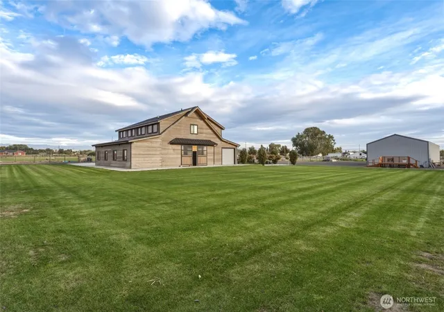 Photo 4 of Single family home for sale at 98 Pearmain Ave, Walla Walla, WA 99362 | MLS# NWM2589264 | Listing updated on 2026-10-02