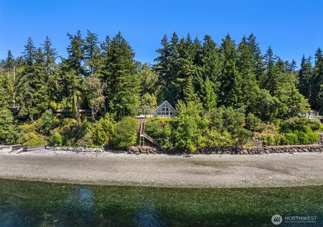 Photo 4 of Single family home for sale at 16273 Reitan Rd NE, Bainbridge Island, WA 98110 | MLS# NWM2589267 | Listing updated on 2026-10-07