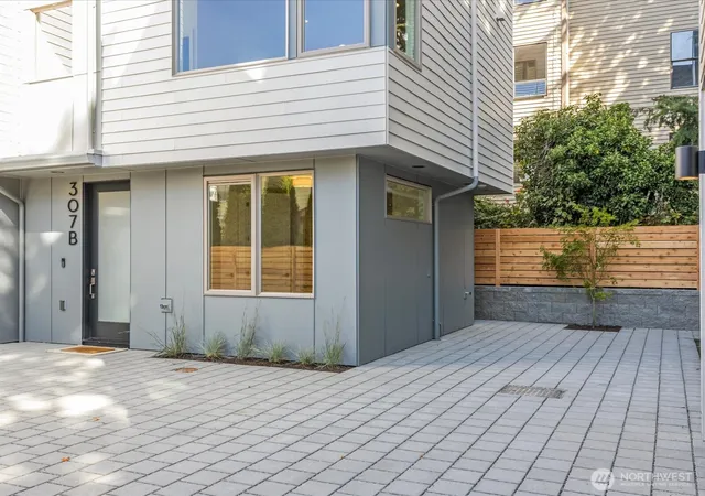 Photo 3 of Single family home for sale at 307 Nw 52nd Street #B, Seattle, WA 98107 | MLS# NWM2589273 | Listing updated on 2026-10-01