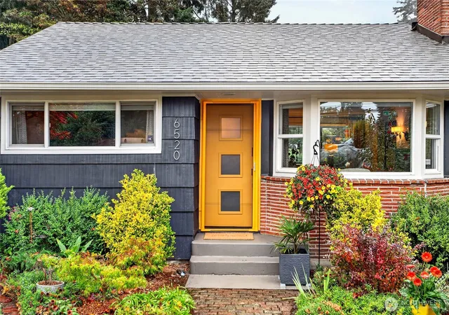 Photo 2 of Single family home for sale at 6520 Willow Rd, Everett, WA 98203 | MLS# NWM2589274 | Listing updated on 2026-10-02