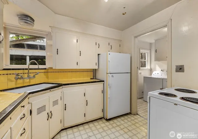 Photo 2 of Single family home for sale at 9525 7th Avenue NW, Seattle, WA 98117 | MLS# NWM2589281 | Listing updated on 2026-10-01