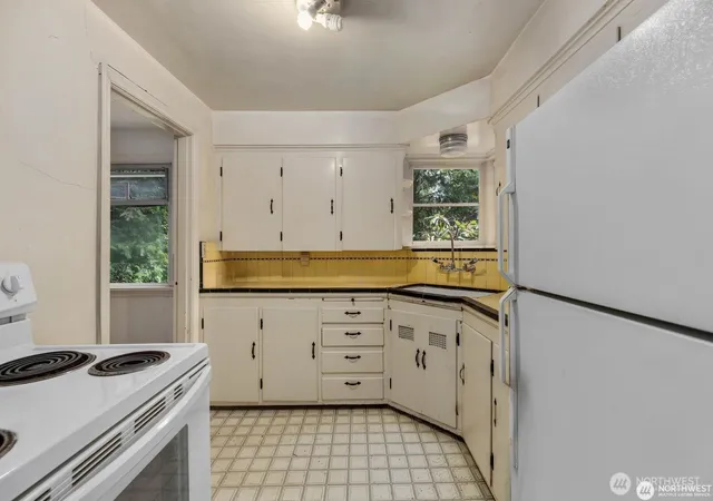 Photo 3 of Single family home for sale at 9525 7th Avenue NW, Seattle, WA 98117 | MLS# NWM2589281 | Listing updated on 2026-10-01