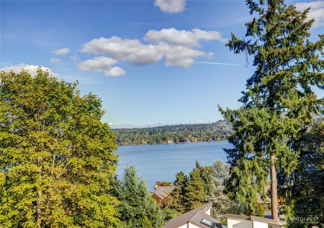 Photo 3 of Mansion for sale at 4408 E Mercer Way, Mercer Island, WA 98040 | MLS# NWM2589293 | Listing updated on 2026-10-02