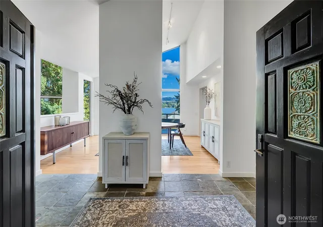 Photo 3 of Single family home for sale at 4408 E Mercer Way, Mercer Island, WA 98040 | MLS# NWM2589293 | Listing updated on 2026-10-02