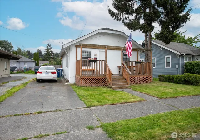 Photo 2 of Single family home for sale at 1404 S 2nd Street, Mount Vernon, WA 98273 | MLS# NWM2589304 | Listing updated on 2026-10-01