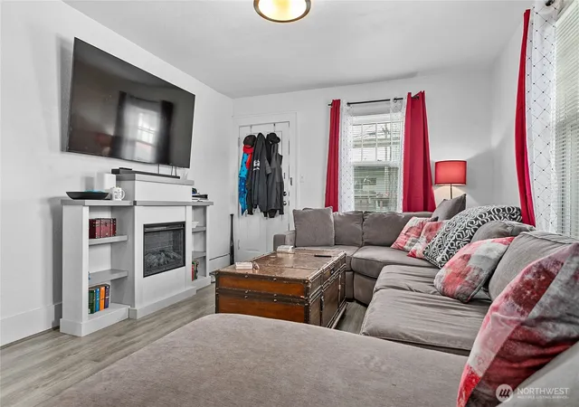 Photo 3 of Single family home for sale at 1404 S 2nd Street, Mount Vernon, WA 98273 | MLS# NWM2589304 | Listing updated on 2026-10-01