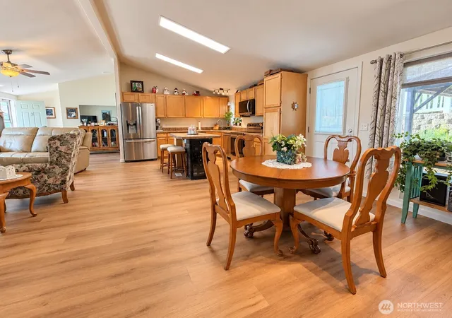 Photo 3 of Manufactured home for sale at 1206 Marble St, Wenatchee, WA 98801 | MLS# NWM2589313 | Listing updated on 2026-10-02