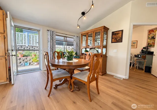 Photo 4 of Manufactured home for sale at 1206 Marble St, Wenatchee, WA 98801 | MLS# NWM2589313 | Listing updated on 2026-10-02