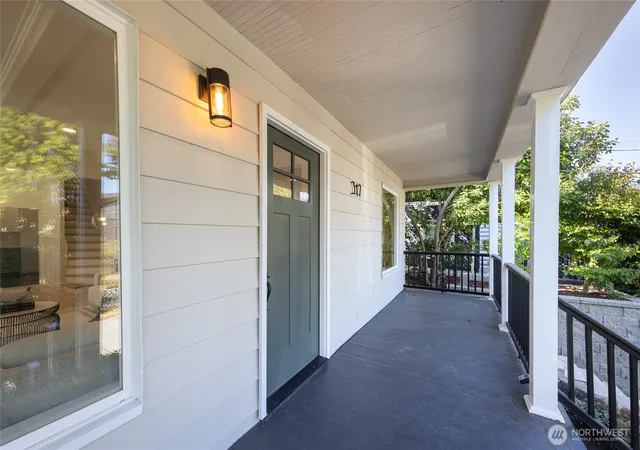 Photo 4 of Single family home for sale at 317 NE 58th Street, Seattle, WA 98105 | MLS# NWM2589320 | Listing updated on 2026-10-01