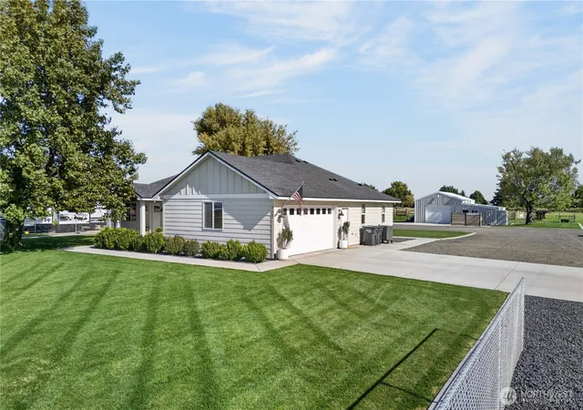 Photo 3 of Single family home for sale at 2467 Hanson Loop, Burbank, WA 99323 | MLS# NWM2589324 | Listing updated on 2026-10-01