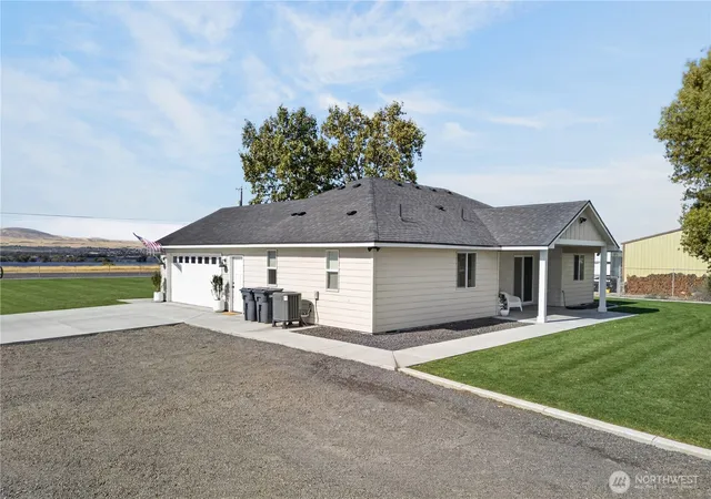 Photo 4 of Single family home for sale at 2467 Hanson Loop, Burbank, WA 99323 | MLS# NWM2589324 | Listing updated on 2026-10-01