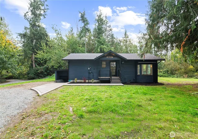 Photo 3 of Single family home for sale at 940 Hoppy Trl Way, Camano Island, WA 98282 | MLS# NWM2589333 | Listing updated on 2026-10-02