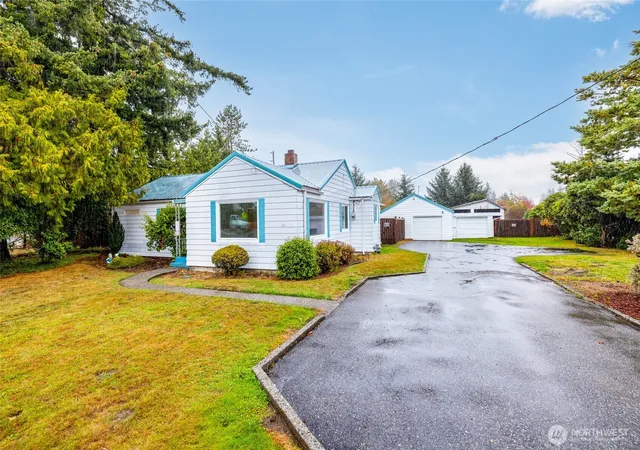 Photo 1 of Single family home for sale at 305 N Township St, Sedro Woolley, WA 98284 | MLS# NWM2589336 | Listing updated on 2026-10-01