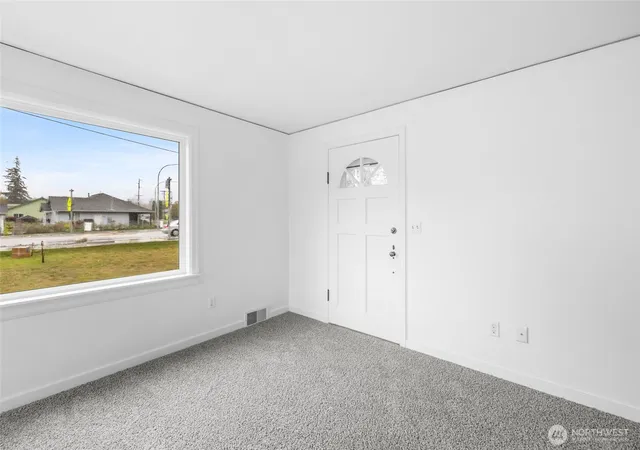 Photo 3 of Single family home for sale at 305 N Township St, Sedro Woolley, WA 98284 | MLS# NWM2589336 | Listing updated on 2026-10-01